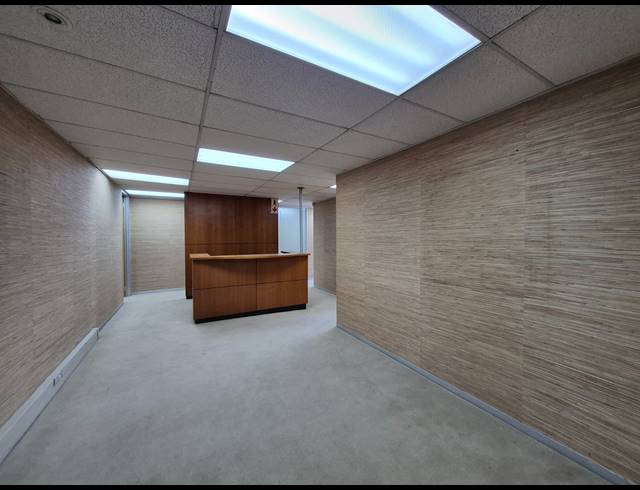 161M² OFFICE TO LET IN DUNKELD WEST